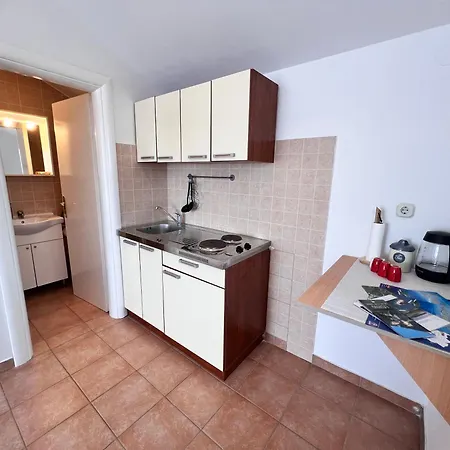 Apartman Terrace With Panoramic Seaview Uble